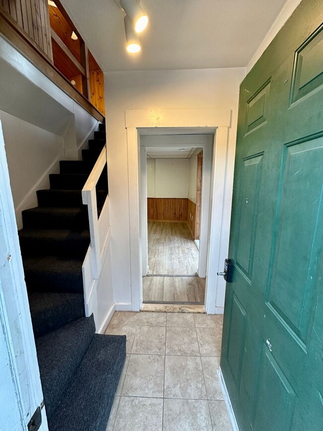 Building Photo - 45 Bow St Unit 1