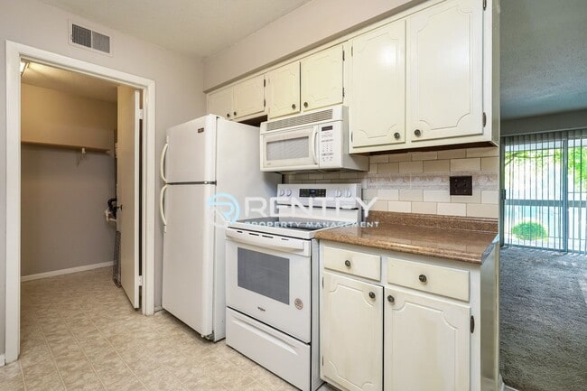 Photo - 2260 Sunderland Rd