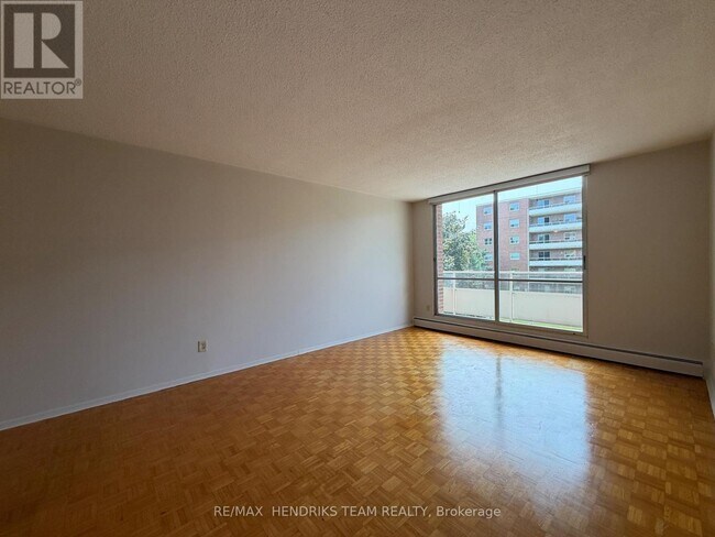 Photo - 49 Leaside Dr Unit 303