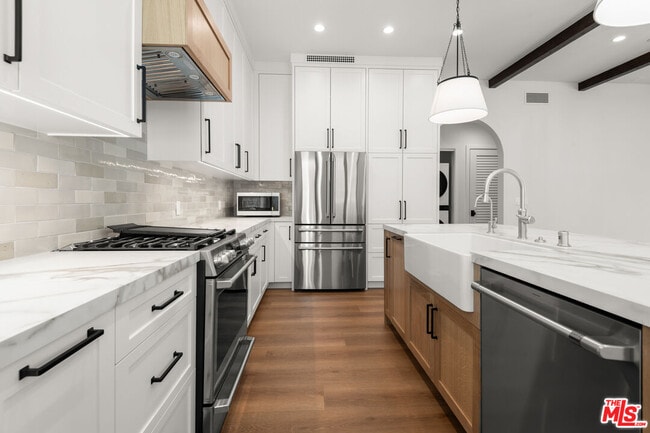 Building Photo - 930 Lincoln Blvd Unit A
