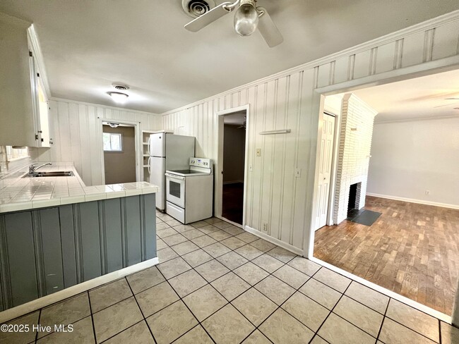 Photo - 212 Forest Rd