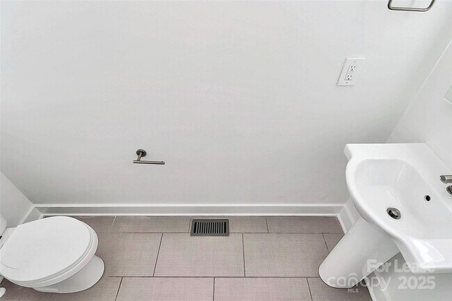 Photo - 1919 W Trade St