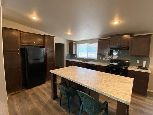 Photo - Beautiful 3-Bedroom in Pilot Rock!