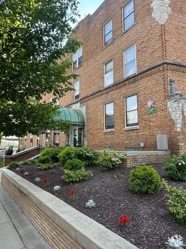 Building Photo - 7416 Harwood Ave Unit 305 Rental