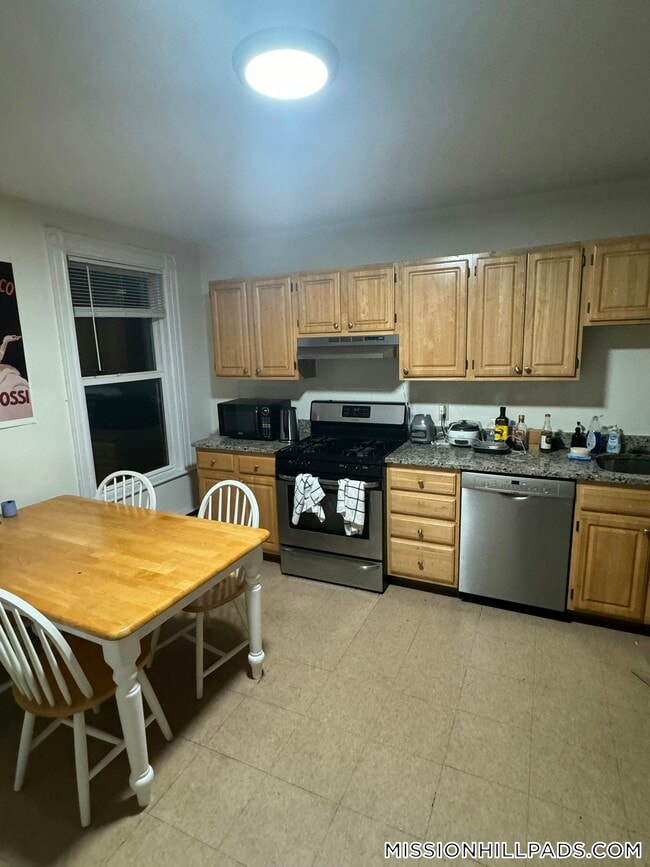 Photo - 74 Hillside St Unit 2