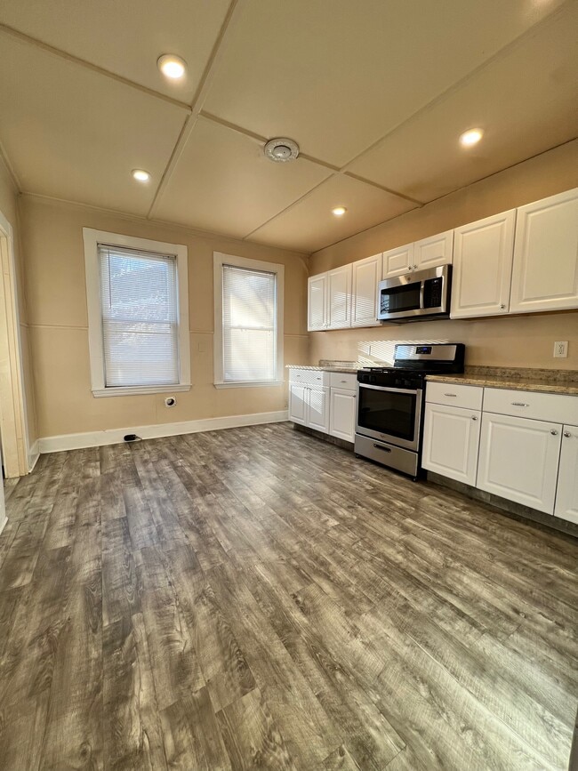 Kitchen - 610 Humphrey St Unit 1.