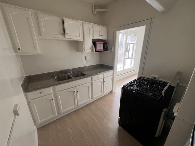 Photo - 2532 DALY STREET