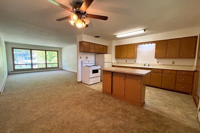 Building Photo - 2409 Fremont Ave Rental