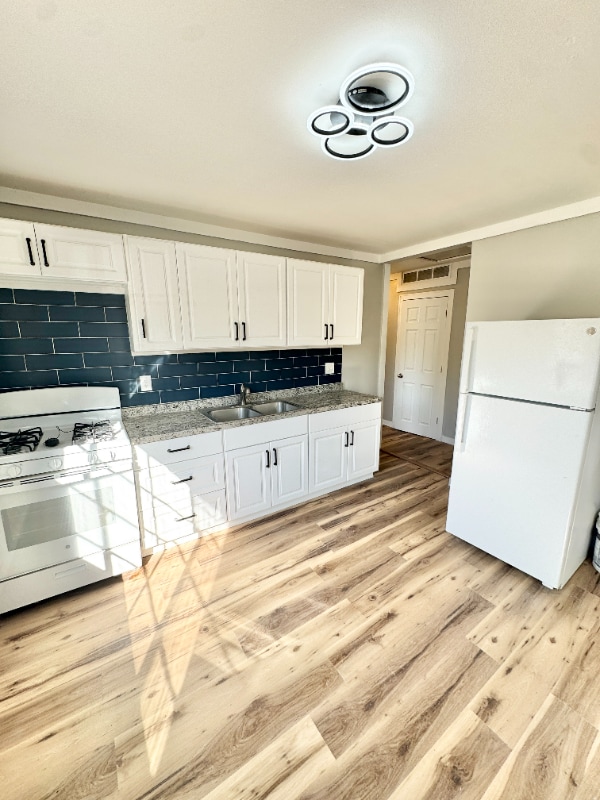 Photo - 320 May Dr Casa