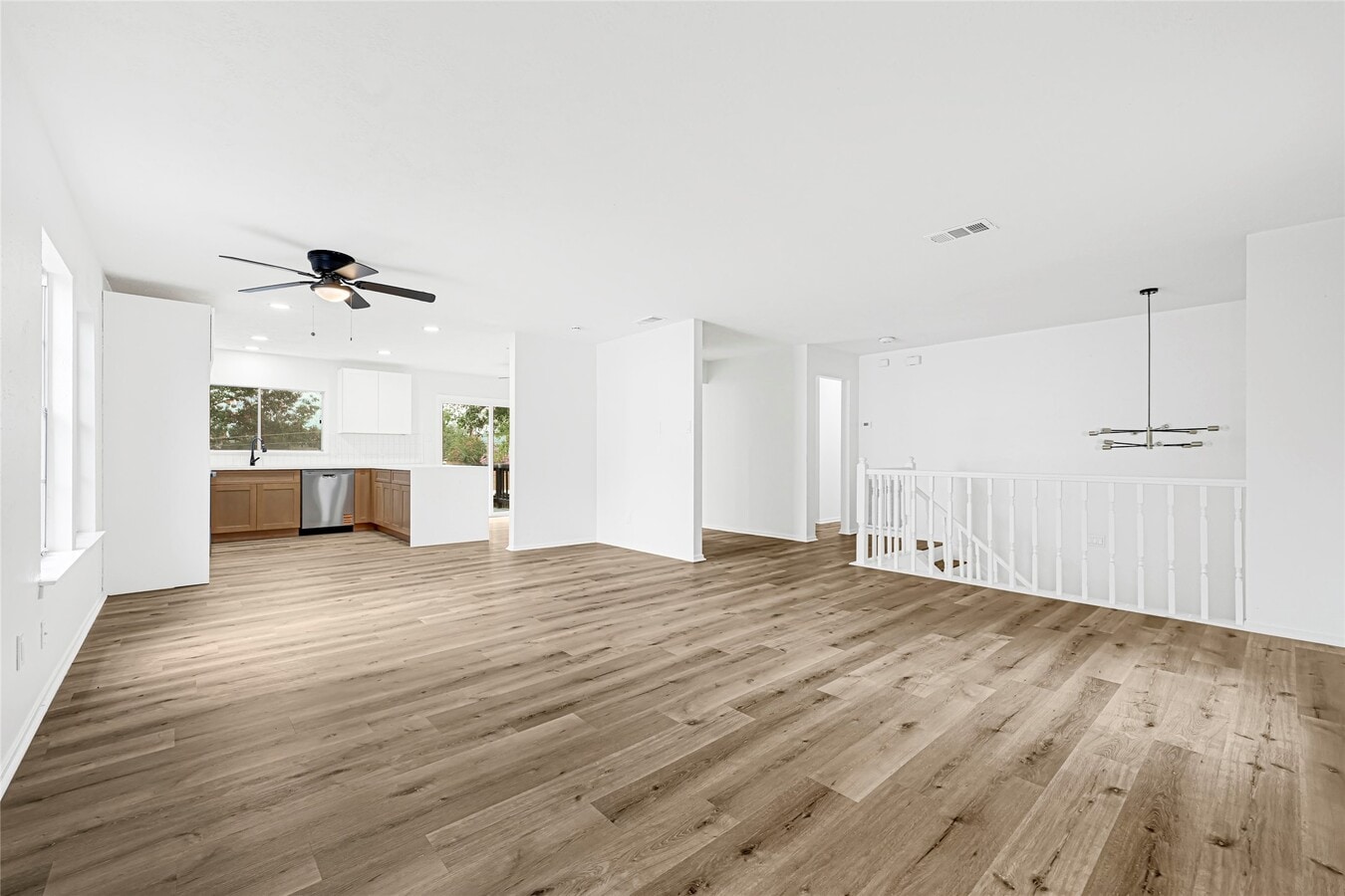 Photo - 15231 Silverman St