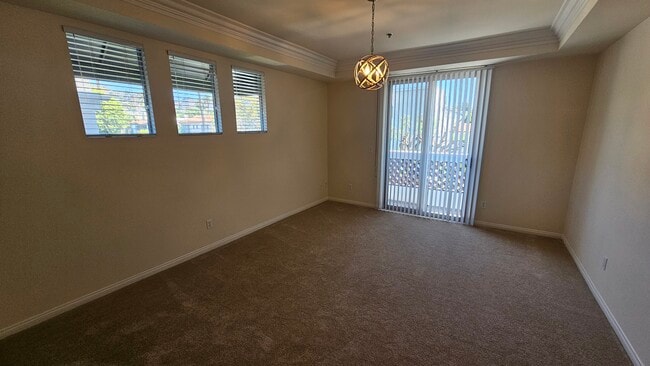 Building Photo - 949 N Croft Ave Unit 202