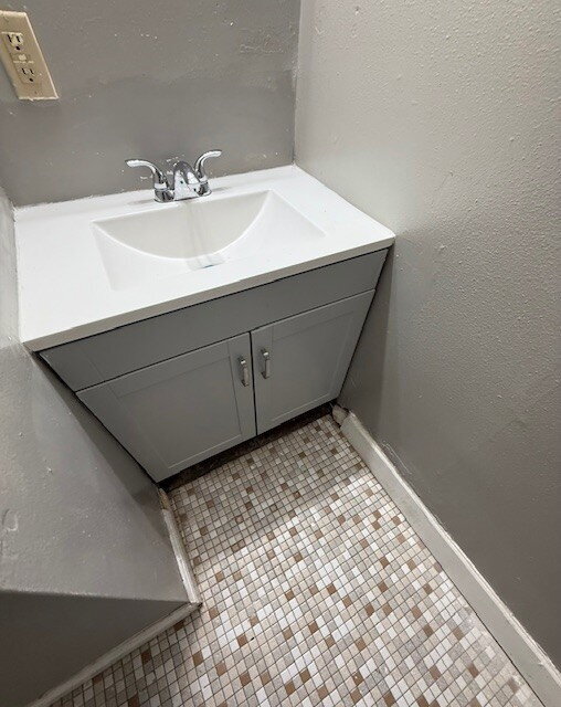 Photo - Charming 2-Bedroom Apartment with Water In... Unit Apt 3