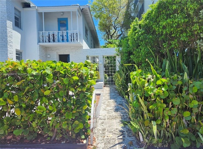 Building Photo - 1557 Euclid Ave Unit 6 Rental