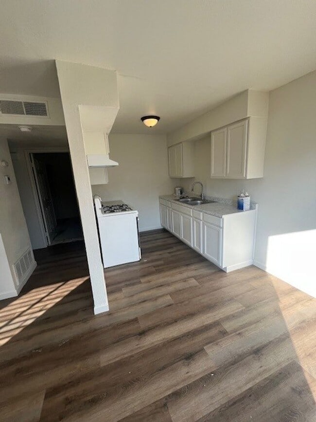 Photo - 611 S Garden St Unit B