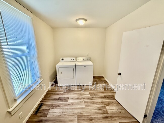 Photo - 420 Hedge Ave