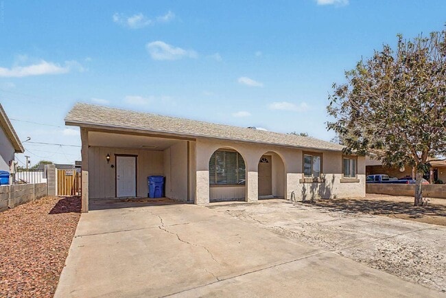 Photo - 2521 N 49th Ave