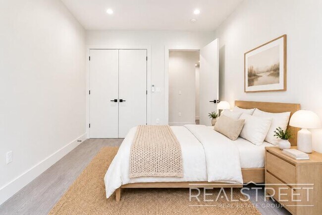 Photo - Grand Spacious 2 Bed in Prime Crown Heights Unit 2A