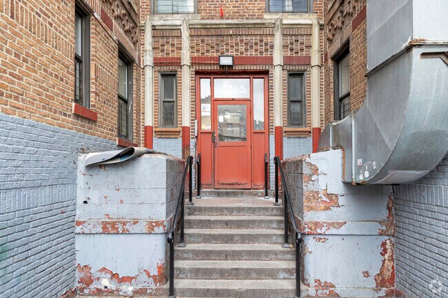 >ntrance - 2565 Grand Concourse