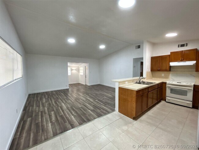 Photo - 417 SW 25th Terrace
