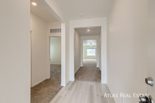 Photo - 987 Cascade Falls St