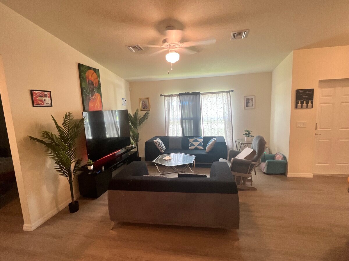 Photo - 2054 Detroit Dr