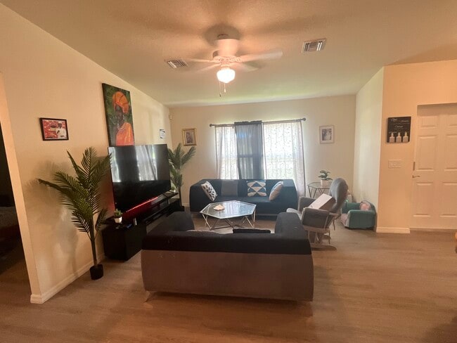 Photo - 2054 Detroit Dr