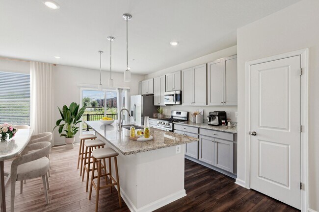 Photo - Refinery Row