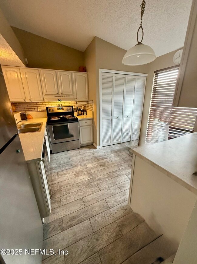 Photo - 636 Aquatic Dr