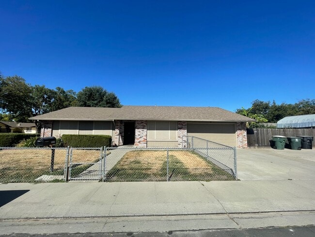 Photo - Single story located in East Modesto neighborhood!