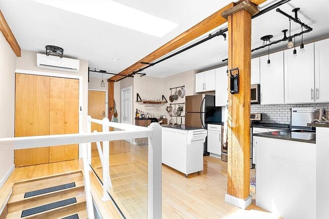 Building Photo - 240 Jackson St Unit 622