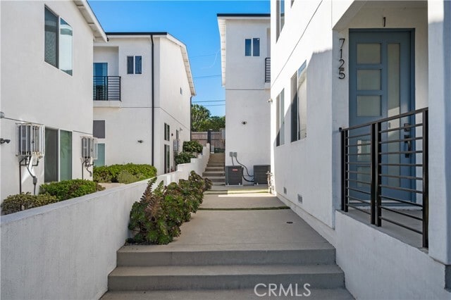 Building Photo - 7125 S La Cienega Blvd Rental