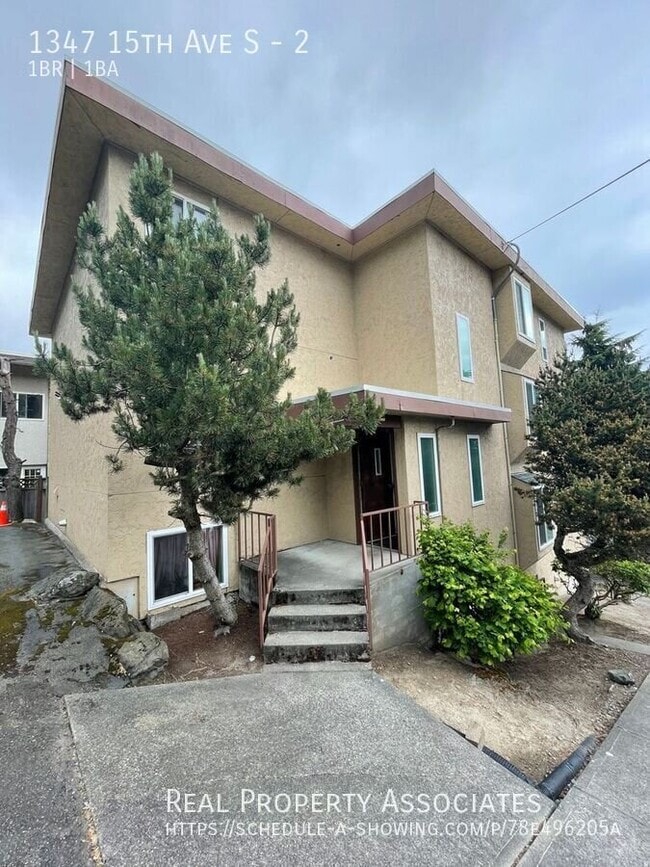 Building Photo - 1347 15th Ave S Unit 2