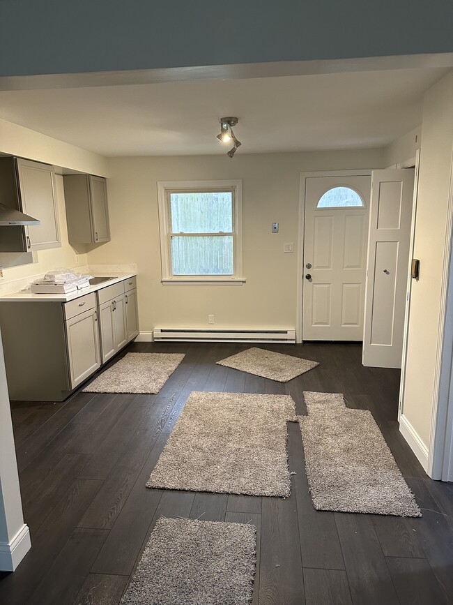 Kitchen - 818 S Jefferson St Unit 824