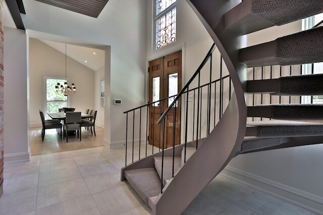 33 Bloor St E