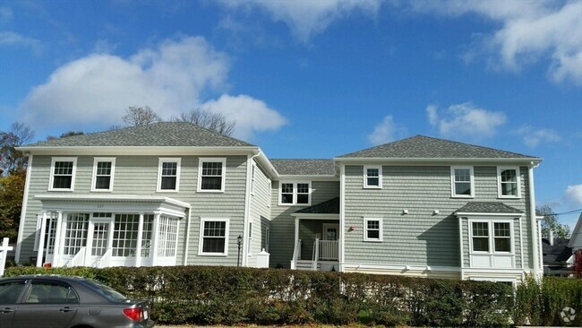 Building Photo - 137 Court St Unit 3 Rental