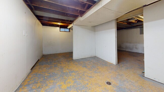 Photo - Bright 3-Bedroom, 1-Bath Unit for Lease in Warren