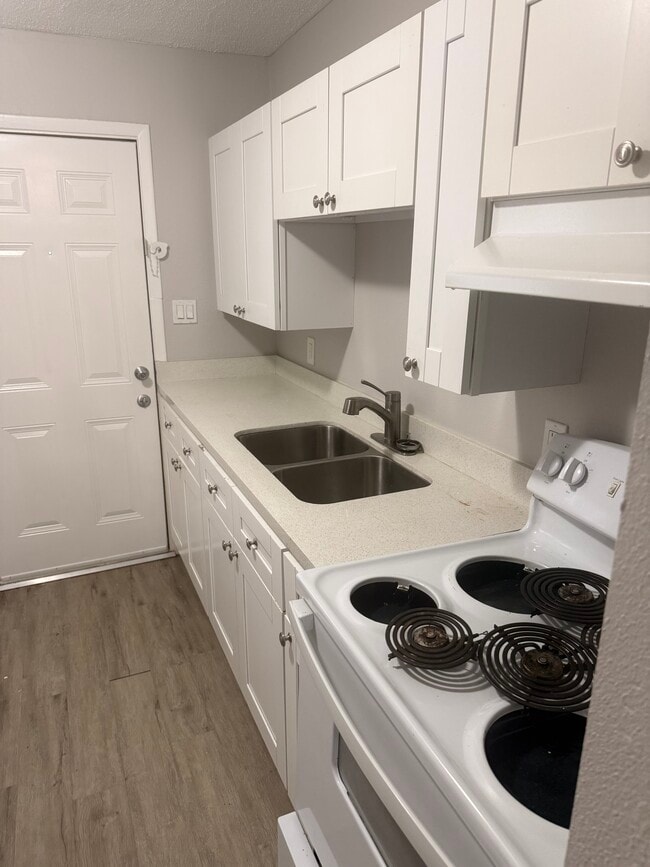 Photo - 7823 Glass St