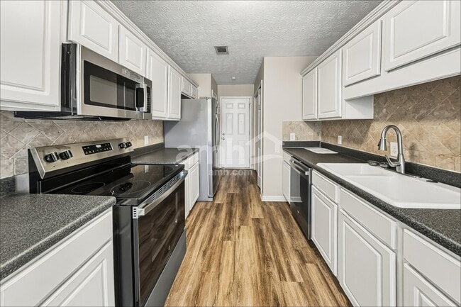 2535 Lakeview Trl