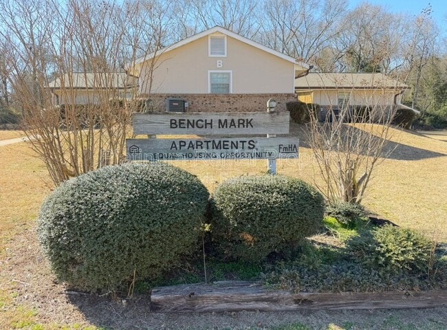 Building Photo - 1502 Waverly Way Unit C-2