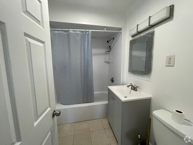 Building Photo - 8 Breed Square Unit 3 Rental