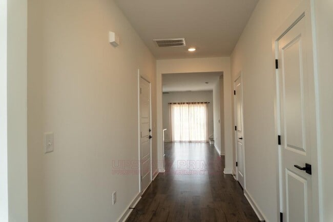 Photo - 1443 Darrowby Wy