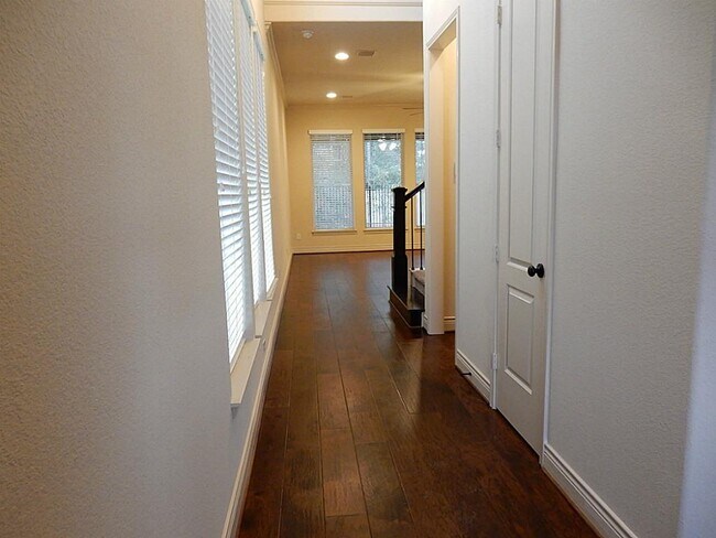 Photo - 38 Jonquil Pl