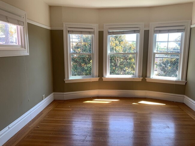 Building Photo - 1915-1919 Berkeley Way Unit 1915