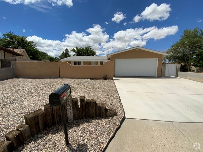 Building Photo - 4 Bedroom Single Story Home Available Near...