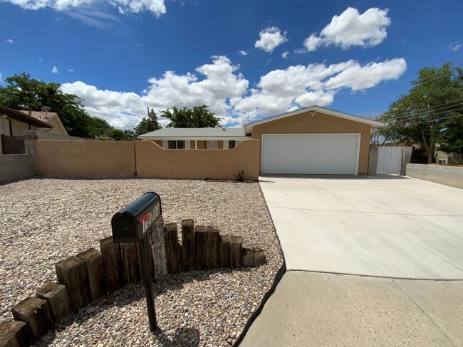4 Bedroom Single Story Home Available Near... - 4 Bedroom Single Story Home Available Near...