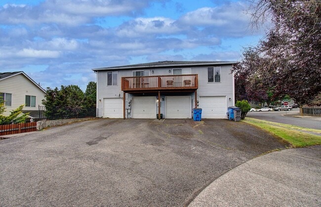 Photo - Spacious 3bd 2.5ba Unit in 4Plex - Avail. Now!