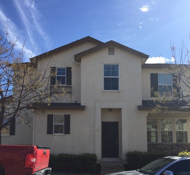 Building Photo - Townhouse in the Villages at Shasta View G...