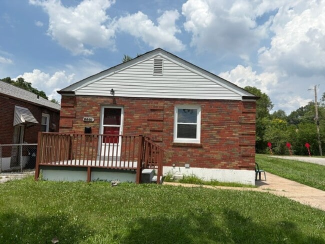 Building Photo - Beautifully rehabbed bungalow in Universit... Rental
