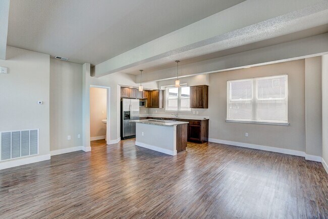 Building Photo - Rooftops - Unit 08 Rental