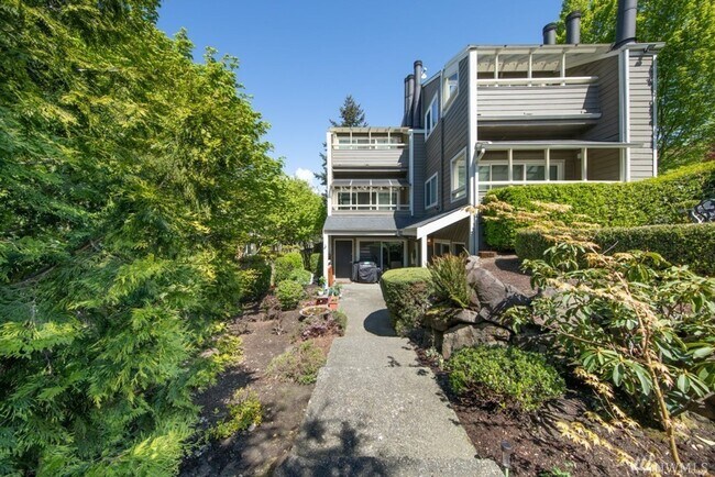 Waterfront Studio Kirkland Available for R... - Waterfront Studio Kirkland Available for R... Condo Unit 102